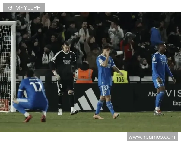 英超激战：皇马3-0拜仁帽子戏法引发争议判罚全场沸腾