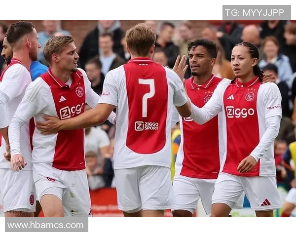 欧冠激战:本菲卡与国米战平红牌争议引发全场热议 欧冠激战:本菲卡与国米战平红牌争议引发全场热议